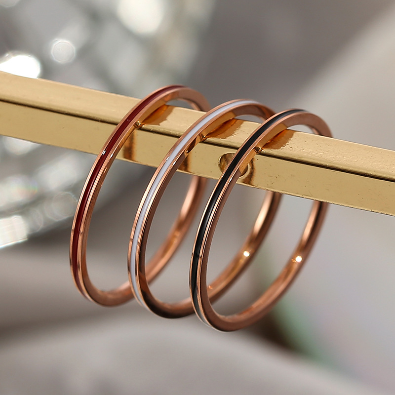 Титановая сталь, розовое золот – обзор и цена Initial Ring Custom